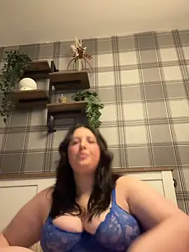 Snapshot of CutieCurvyGirlxo chatting on May 16, 2026, 7:34 pm CutieCurvyGirlxo online show from May 16, 2026, 7:34 pm
