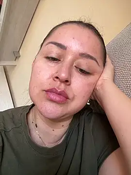 Snapshot of IvannaDivina chatting on April 20, 2026, 8:28 am IvannaDivina online show from April 20, 2026, 8:28 am