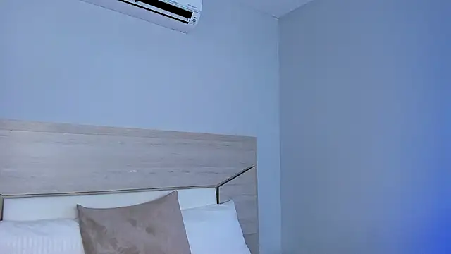 ZoeMorris online show from November 22, 2025, 11:42 am