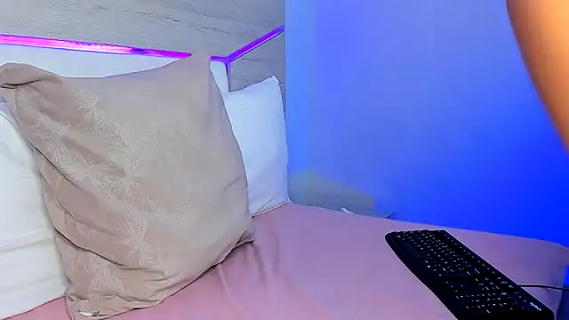 ZoeMorris online show from January 5, 2026, 5:27 pm