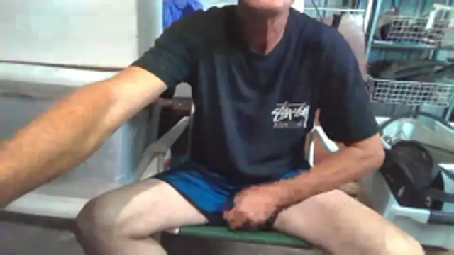 Lovyourpuss online show from December 17, 2025, 6:41 am