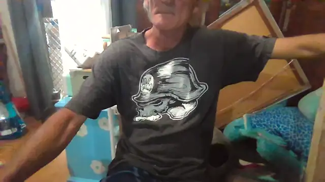 Lovyourpuss online show from March 1, 2026, 10:12 pm