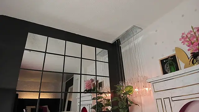 Snapshot of floraginette chatting on February 11, 2026, 6:02 pm floraginette online show from February 11, 2026, 6:02 pm