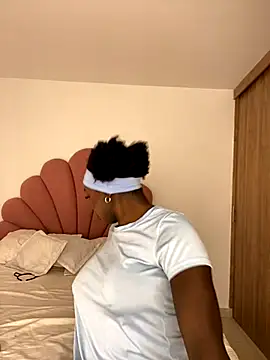 alissradiante1 online show from October 10, 2025, 11:04 pm