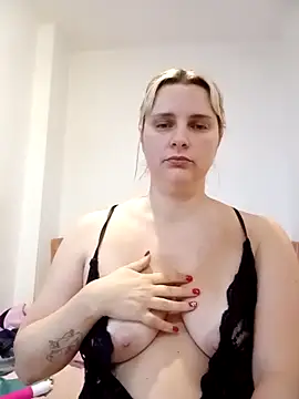 JessicaItalia online show from November 8, 2025, 10:26 am