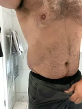 Snapshot of CloudyMuscleBeefy chatting on April 3, 2026, 2:59 pm CloudyMuscleBeefy online show from April 3, 2026, 2:59 pm