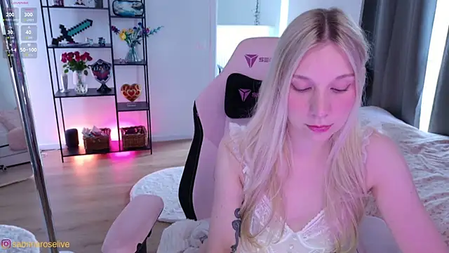 Snapshot of SabrinaRosed chatting on May 18, 2026, 5:08 pm SabrinaRosed online show from May 18, 2026, 5:08 pm