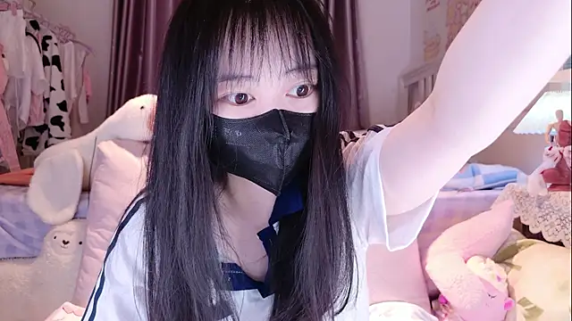 love-uiui online show from November 18, 2025, 2:21 pm