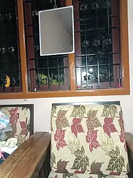 Isha Sax online show from September 13, 2025, 7:02 pm