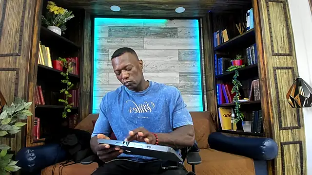 Snapshot of MarcusBlack_ chatting on April 24, 2026, 2:30 pm MarcusBlack online show from April 24, 2026, 2:30 pm