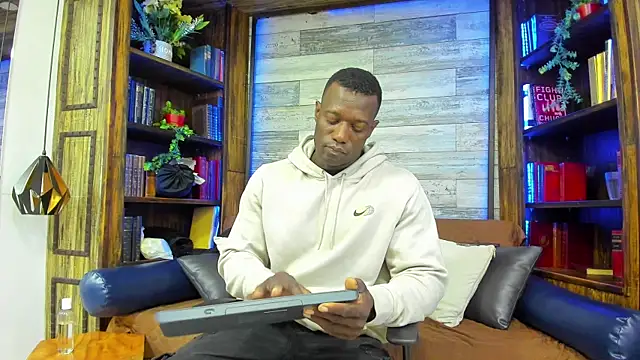 Snapshot of MarcusBlack_ chatting on July 14, 2026, 12:11 pm MarcusBlack online show from July 14, 2026, 12:11 pm