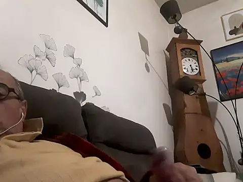 Vince072 online show from September 16, 2025, 7:04 pm