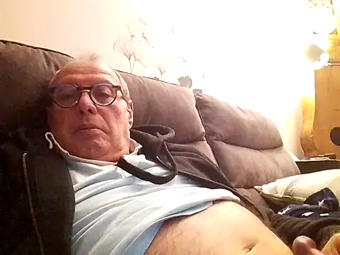 Vince072 online show from October 8, 2025, 6:38 pm