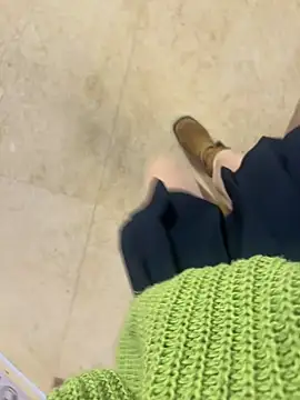 xiaoyuan01 online show from November 13, 2025, 1:37 am