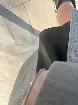 xiaoyuan01 online show from November 22, 2025, 1:15 am