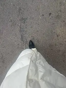 xiaoyuan01 online show from December 4, 2025, 1:26 am