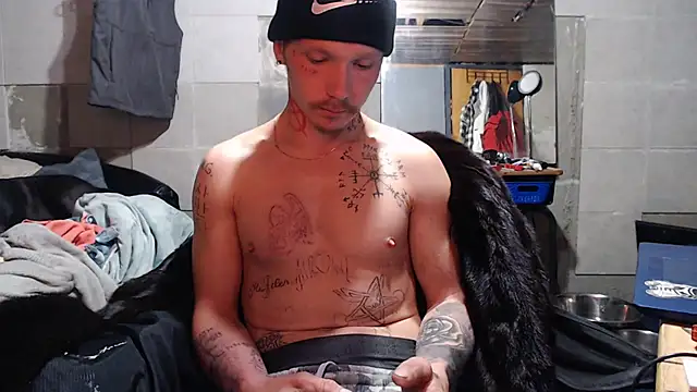 Snapshot of mastertrap chatting on November 17, 2025, 7:58 am mastertrap online show from November 17, 2025, 7:58 am