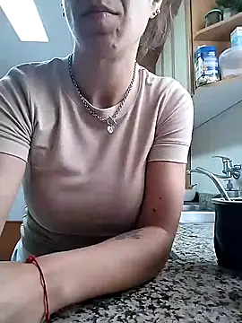 agustinalatina online show from November 6, 2025, 10:38 am