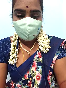 Snapshot of Tamil_riyalini12 chatting on October 13, 2025, 7:58 pm Tamil riyalini12 online show from October 13, 2025, 7:58 pm