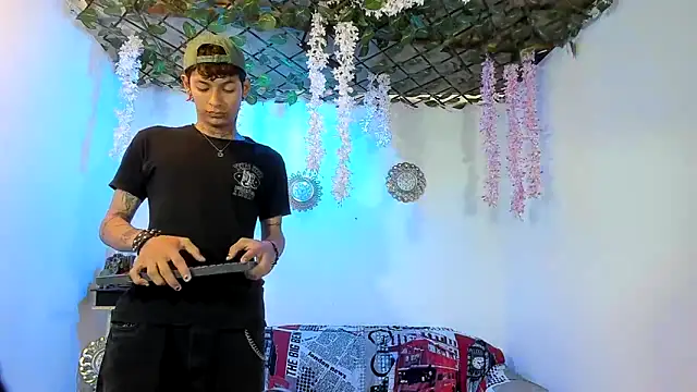 Snapshot of Bastian_boyshot77 chatting on February 12, 2026, 1:17 pm Bastian boyshot77 online show from February 12, 2026, 1:17 pm