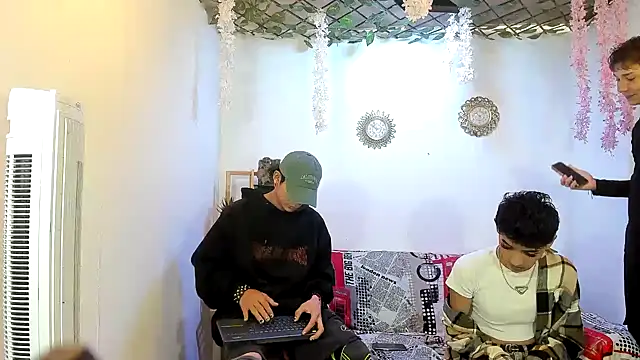 Snapshot of Bastian_boyshot77 chatting on February 15, 2026, 1:52 pm Bastian boyshot77 online show from February 15, 2026, 1:52 pm