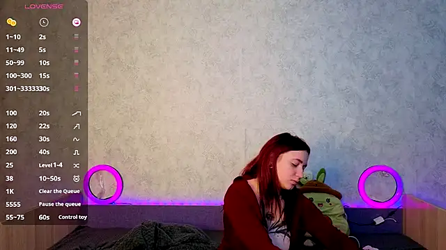Snapshot of Mini_Lady1 chatting on October 2, 2025, 8:32 am Mini Lady1 online show from October 2, 2025, 8:32 am