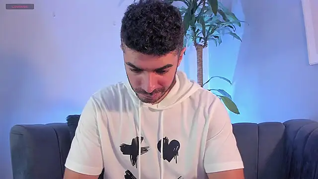 AxelThompson  online show from January 9, 2026, 11:13 am