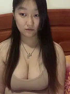 xialuo25 online show from April 8, 2026, 3:23 pm