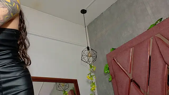 Snapshot of viollettaa_ chatting on December 5, 2025, 6:59 pm viollettaa online show from December 5, 2025, 6:59 pm