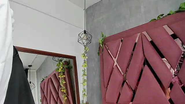 Snapshot of viollettaa_ chatting on March 2, 2026, 6:48 pm viollettaa online show from March 2, 2026, 6:48 pm