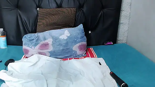 babyotria online show from November 1, 2025, 7:05 pm