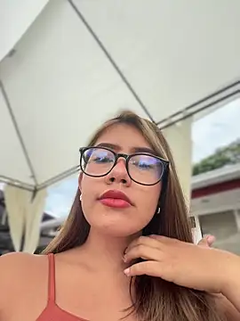 sara calderon online show from October 14, 2025, 1:23 pm