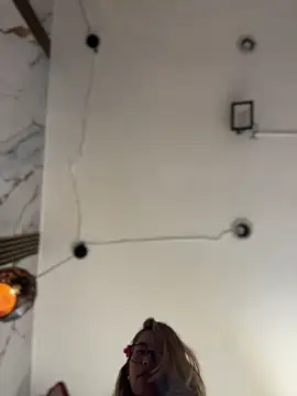 sara calderon online show from December 3, 2025, 2:15 pm