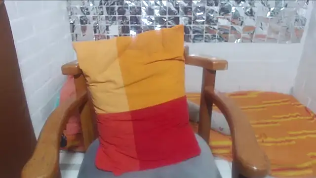 rose-crystal online show from February 9, 2026, 12:03 am