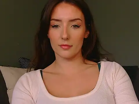 ivy-anne online show from October 16, 2025, 9:21 am