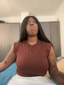 Alexia 24 online show from February 5, 2026, 6:45 pm