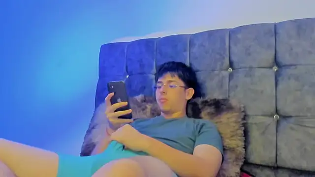 Snapshot of Maximo_Miller chatting on September 16, 2025, 5:52 am Maximo Miller online show from September 16, 2025, 5:52 am