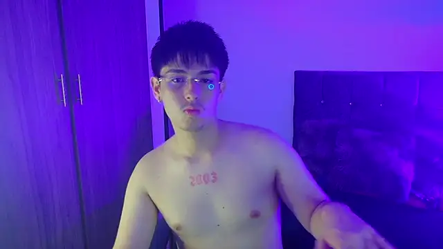 Snapshot of Maximo_Miller chatting on September 22, 2025, 3:08 am Maximo Miller online show from September 22, 2025, 3:08 am