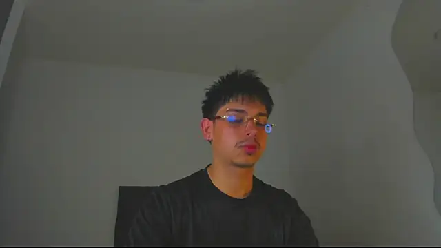 Snapshot of Maximo_Miller chatting on November 2, 2025, 6:54 pm Maximo Miller online show from November 2, 2025, 6:54 pm