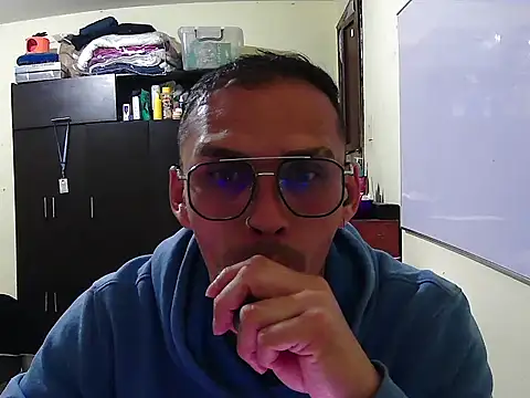 DOBLEWYOSK69G online show from September 18, 2025, 3:52 am