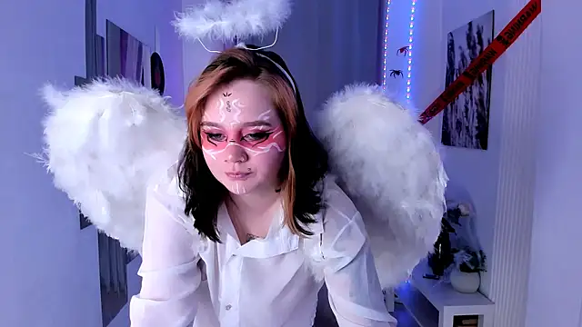 lunaalli online show from October 27, 2025, 2:10 pm