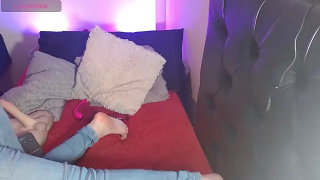 KrystalAdams online show from September 25, 2025, 4:11 pm