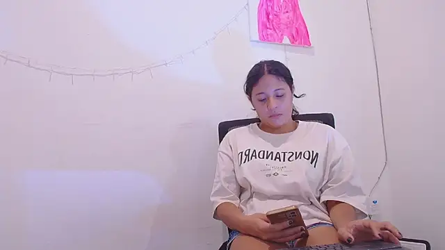 Aria Arthur online show from September 22, 2025, 7:38 pm