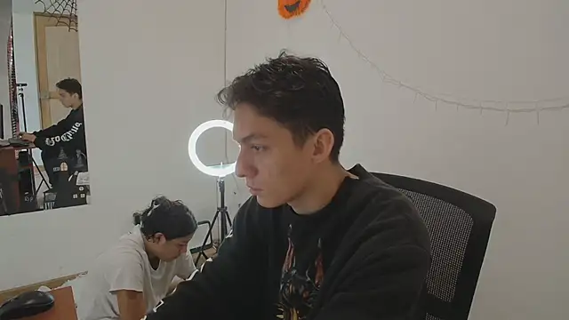 Aria Arthur online show from October 12, 2025, 2:05 pm