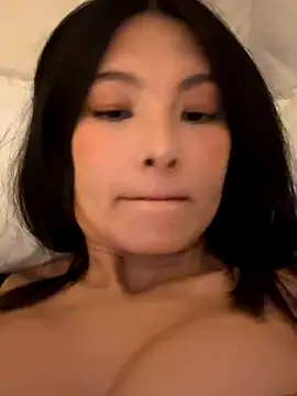 Ninazhang online show from October 21, 2025, 1:50 am