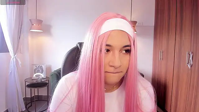 DANDARA THOM online show from September 21, 2025, 7:48 pm