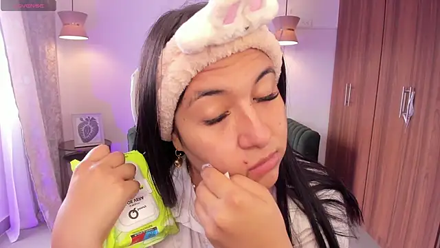 DANDARA THOM online show from October 3, 2025, 7:11 pm