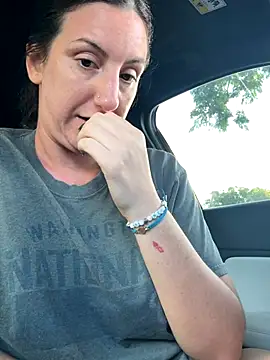 sweetsirenn online show from September 25, 2025, 12:09 pm