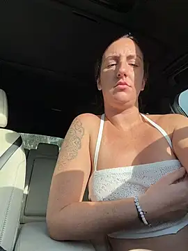 sweetsirenn online show from December 15, 2025, 1:48 pm