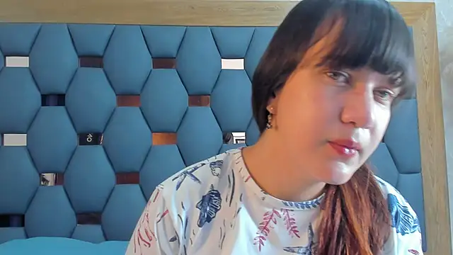 juliette pretty  online show from September 12, 2025, 7:14 pm